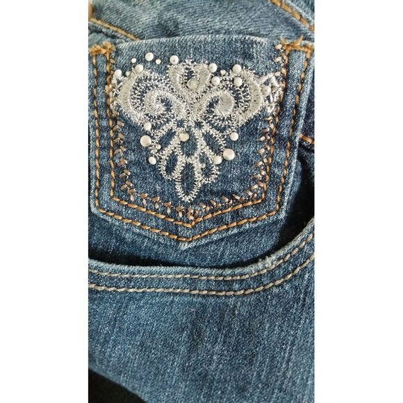 Kiss Therapy Denim Shorts Size 22 Embroidered Pockets Cuffed Hem Stretch - Picture 4 of 9